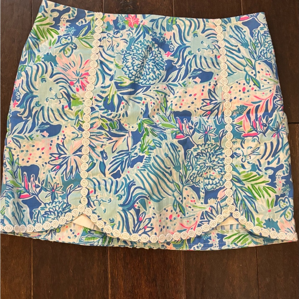 Lilly Pulitzer Blue and Green Floral Skort with white embroidery size 8